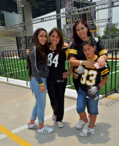 Después de jugar la foto del recuerdo: Ivanna Martínez, Samantha Saunders, Deborah Herrera y Mateo De Luis. Foto: Sixto López Casa Madrid.