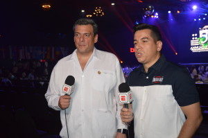 Mauricio Sulaimán, presidente del Consejo Mundial de Boxeo fue entrevistado por ESPN antes de comenzar la ceremonia inaugural. Foto: Sixto López Casa Madrid.