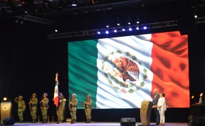 Con los tradicionales y muy respetuosos honores a la bandera se puso en marcha el magno evento en la Arena Oasis de Cancún. Foto: Sixto López Casa Madrid