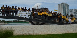 Muy entusiasta la afición de los Acereros de Pittsburgh se reunión en Puerto Cancún. Foto:Sixto López Casa Madrid
