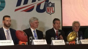 Presentacion del libro de reglas en español. Foto: Cortesía de NFL México