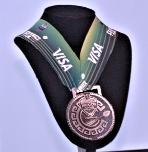Aspecto de la medalla que será entregada a los triunfadores de la carrera atlética a realizarse el domingo 17 de noviembre. Foto: Cortesía de la NFL México. 