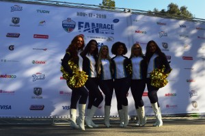 Las hermosas porristas de Cargadores de Los Ángeles engalanaron la competencia atlética NFL Fan Race. Foto: Sixto López Casa Madrid.