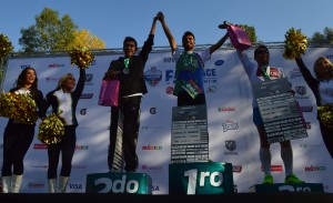 Premiación de los 10 kilómetros varonil de la NFL Fan Race. Foto: Sixto López Casa Madrid.