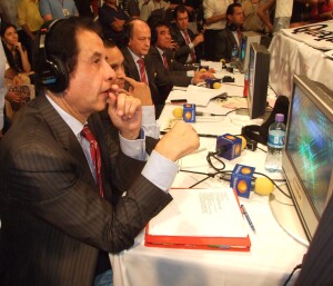Alfonso Morales durante la transmisión de TELEVISA