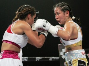 La cancunense Yesenia “Niña” Gómez retuvo su cinturón del CMB doblegando a e Mirna Sánchez. Foto: cortesía de Cancún Boxing. 