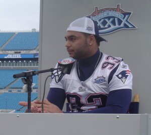 Richard Seymour, de los Patriotas de Nueva Inglaterra, durante la semana previa al Super Bowl XXXIX. (Foto: Sixto López Casa Madrid / www.layarda100.com)