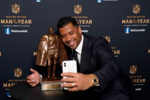 Russell Wilson Foto de Associated Press tomada por Charlie Riedel disponible por cortesía de NFL Communications