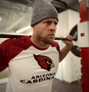 J.J. Watt reforzará a la defensiva de Cardenales de Arizona. Foto: tomada de la cuenta de Twitter de J.J.Watt. 